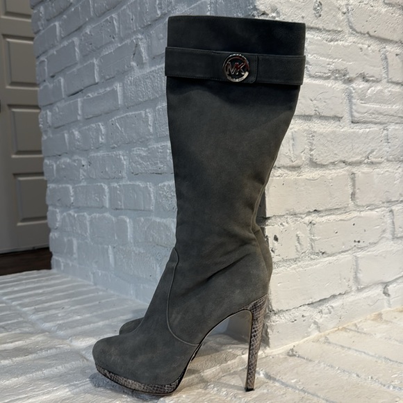 Michael Kors Tall Suede Grey Boot, size 8, 4.5 heel snakeskin details on heel - Picture 4 of 12